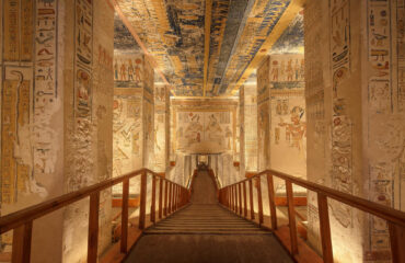 stairs-leading-entrance-temple-hatshepsut